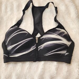 Victoria's Secret Knockout Black and white sports bra 34A